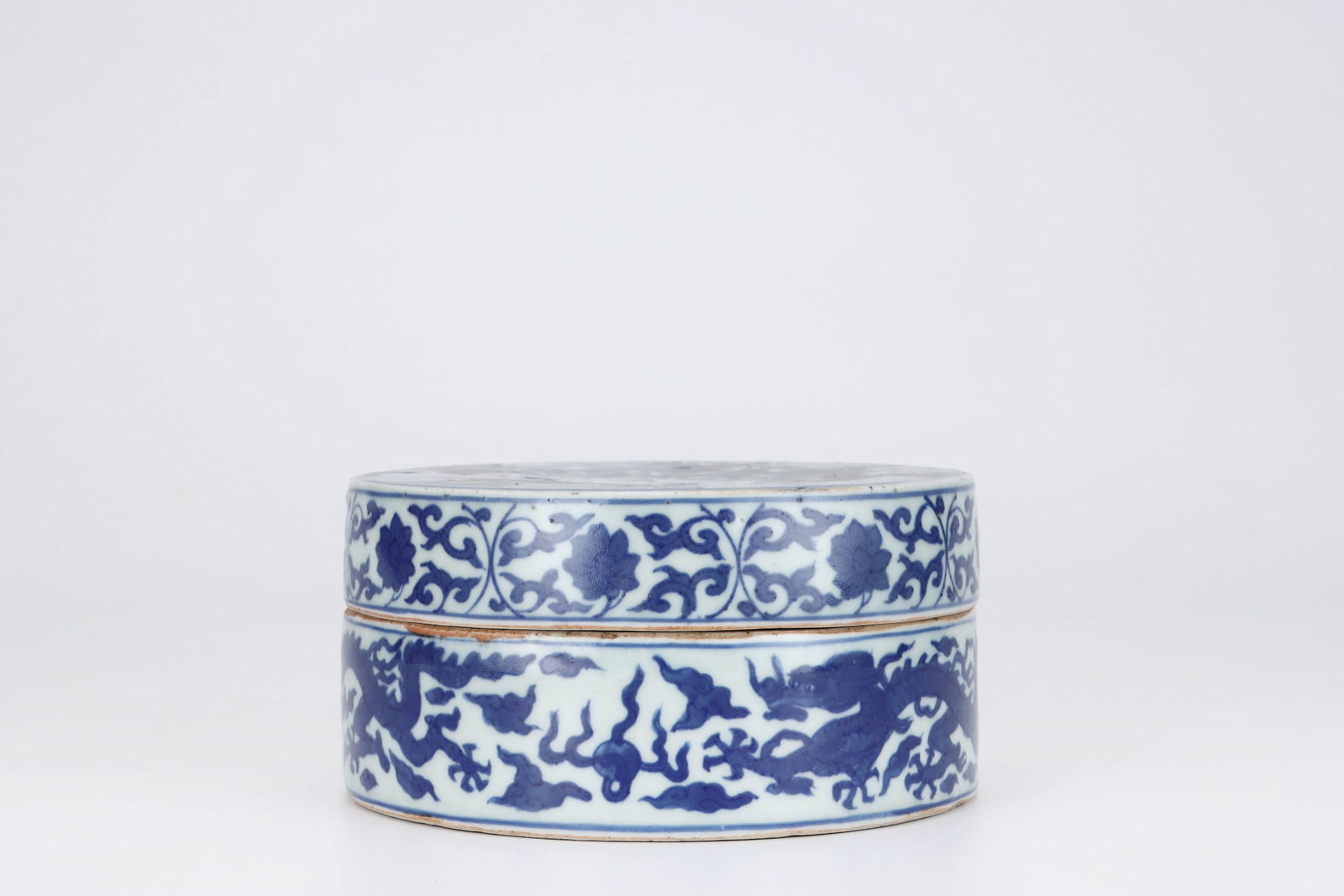 Ming Wanli Blue-and-white Twisted Dragon-pattern Holding Box - 3