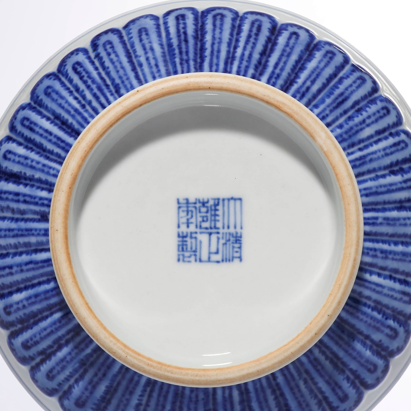 Qing Dynasty, Yongzheng period, blue and white flower watering pot with chrysanthemum petal floral - 5