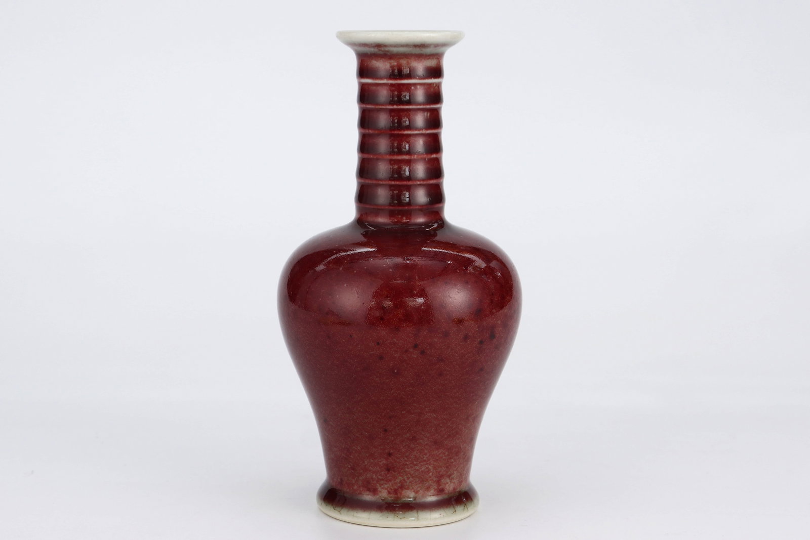 Long neck bottle with red glaze and string pattern in Langyao, Yongzheng, Qing Dynasty - 3