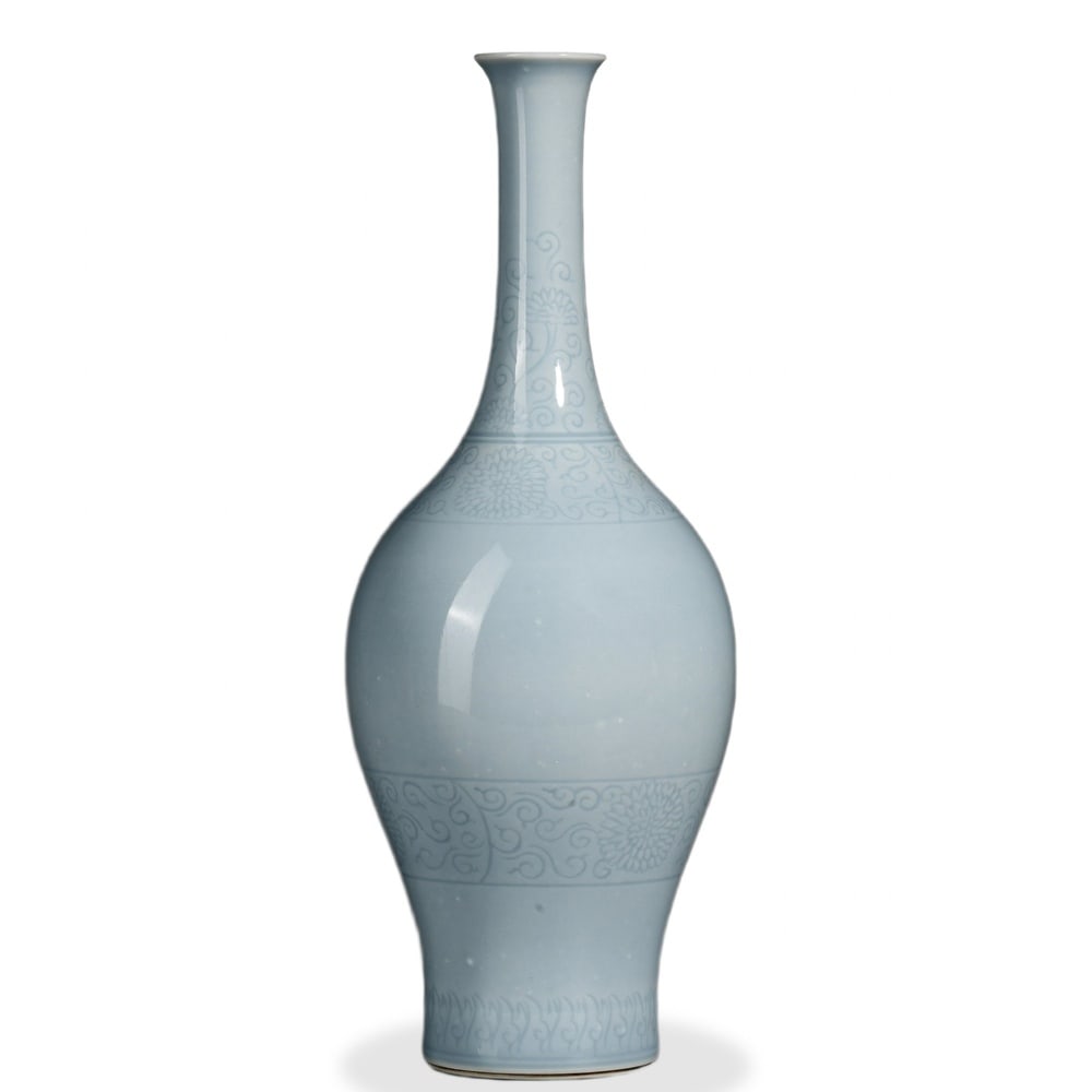 KANGXI CLAIR-DE-LUNE GLAZED BOTTLE VASE WITH ANHUA INCISED FLORAL DECORATION (1 of 3)