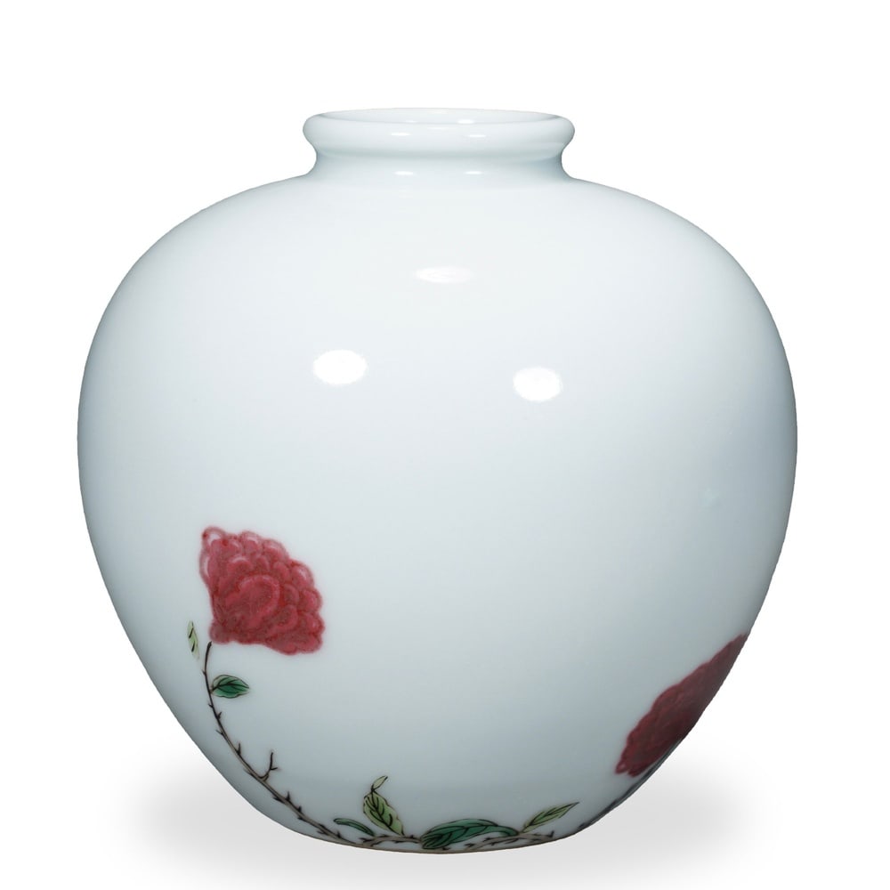 KANGXI UNDERGLAZE COPPER-RED AND FAMILLE VERTE 'FLOWERING ROSE' APPLE JAR: Kangxi Underglaze Copper-Red and Famille Verte 'Flowering Rose' Apple Jar Dimensions: H: 3 1/2 in (8.5 cm); W: 3 1/2 in (9 cm) This finely potted small jar embodies the apple-form (pingguo zun) silhou