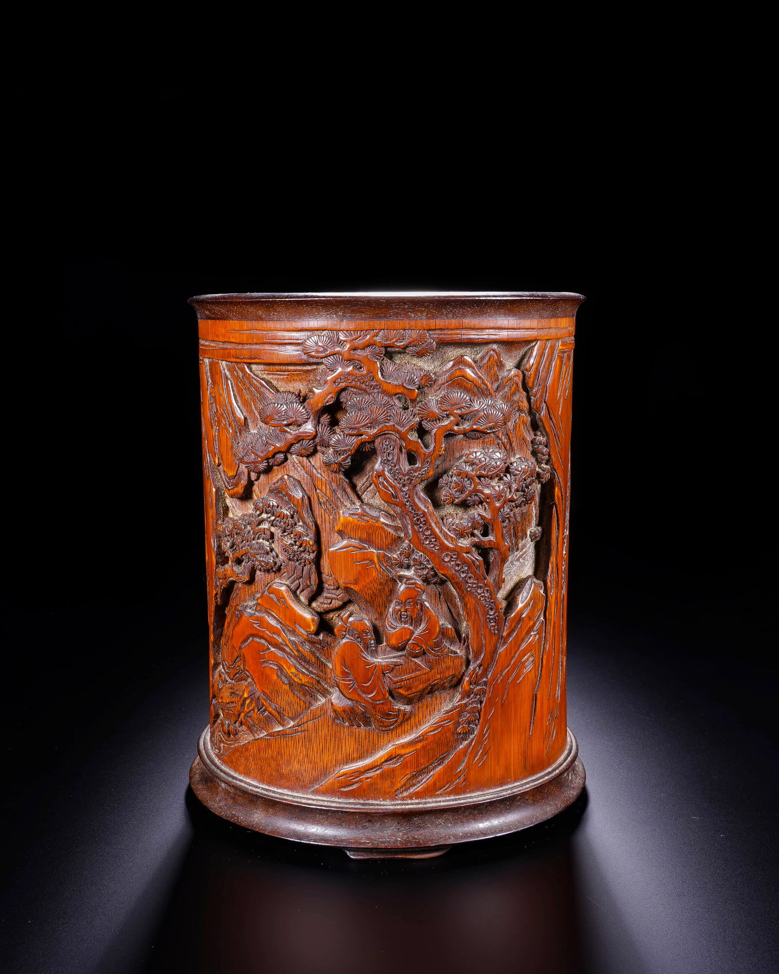 Qing bamboo carving Panasonic game map Yunqiaoshan man-made pen holder: D:12cm H:15cm