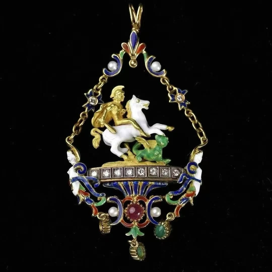 Art Nouveau in the New Art Period (1880-1920) Renaissance style gold enamel St. George slaughter: Art Nouveau in the New Art Period (1880-1920)Reproduce the 16th century Holbein jewelry shape, and perform the epic of Saint George's slaying the dragon in three-dimensional relief.18K gold is hand-ma