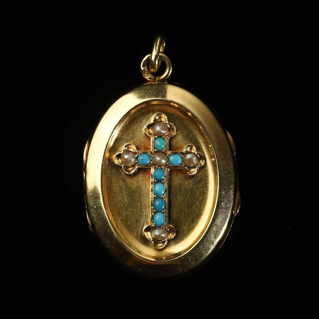 French Charles Louis Charles Louis lun on Bonaparte (1852?C1870) 18K gold oval photo box: French Charles Louis lun on Bonaparte (1852?C1870)The 18K gold oval photo box (Locket) is handmade in 18k gold as a whole. Turquoise and wild pearls are inlaid into a cross pattern, which is exquisite