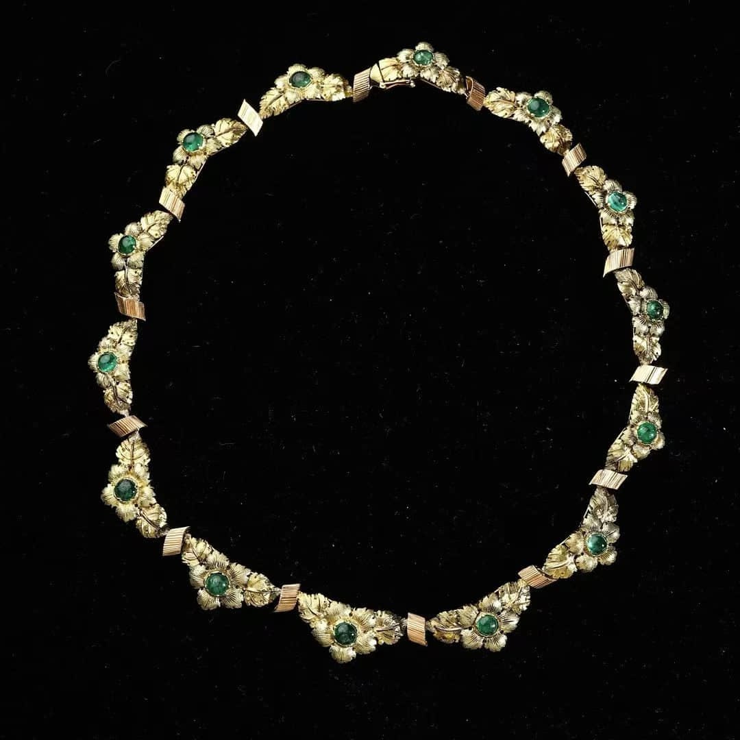 Authentic Buqilati antique gold leaf fruit kit necklace: Authentic Buqilati antique gold leaf fruit kit necklace, this is the work of Mario Buqilati, the first generation founder of Buqilati. The whole necklace is hand-made in 18K bicolor gold, inlaid with 