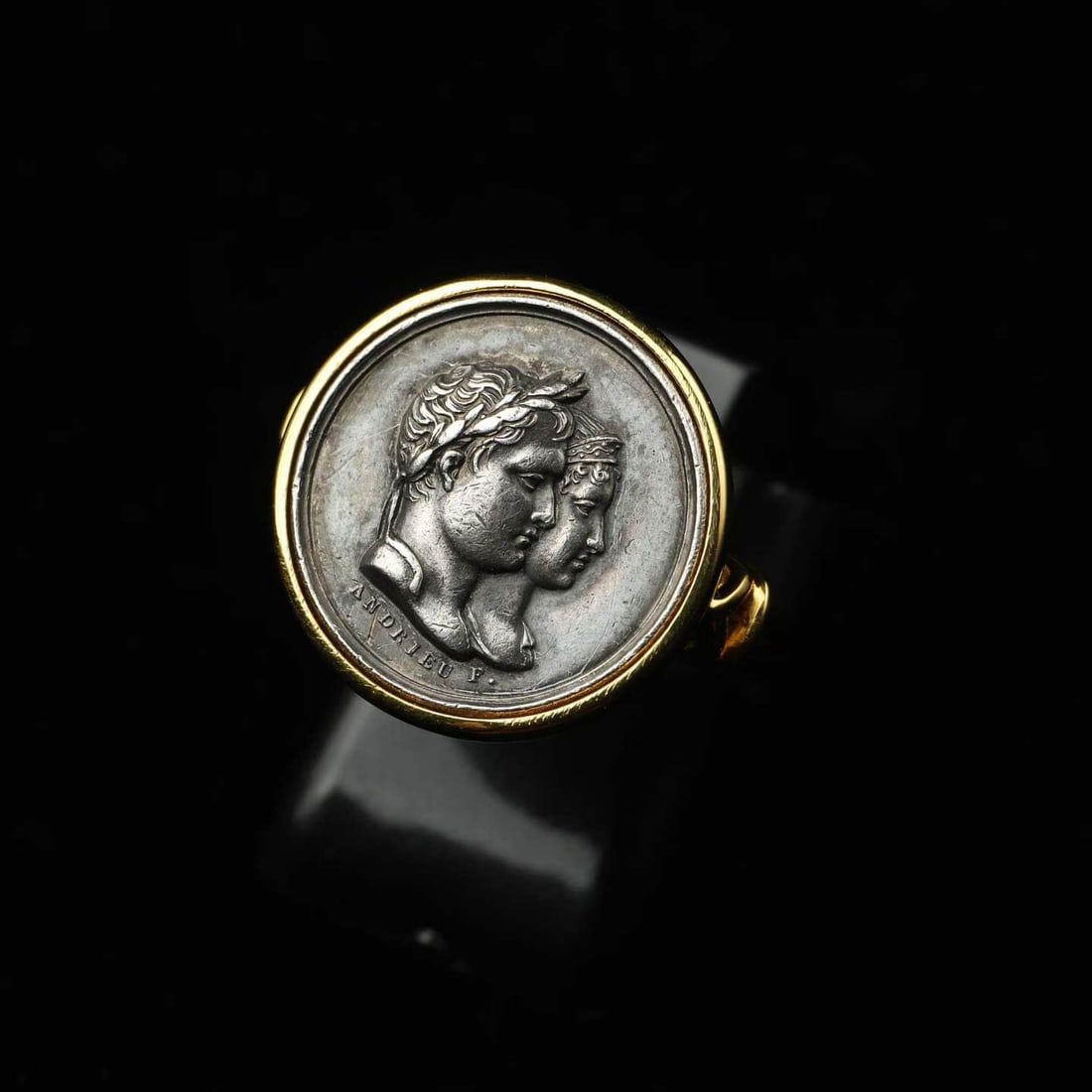 Napoleon I and Queen Josephine Antique Silver Gold Ring: Napoleon I and Queen Josephine antique silver gold ringWeighing 6.5 gramsNapoleon I, wearing laurel laurel laurel, symbolizes the imperial exploits and supreme honor; Queen Josephine, wearing a crown,