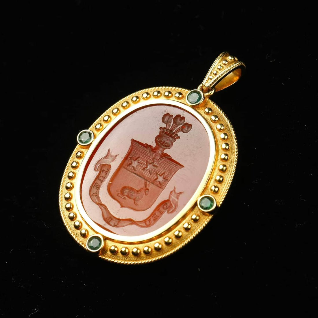 Gold pendant with agate emblem printed in George's period: Gold pendant with agate emblem printed in George's period.Length 47, width 31 and weight 14.7 grams
