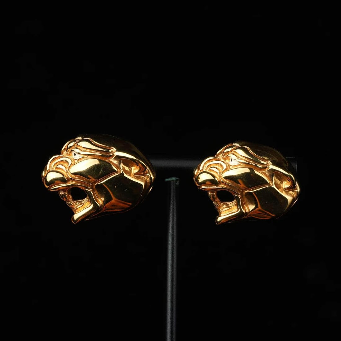 Italy 18k gold leopard ear clip: Italy 18k gold leopard ear clip.A single one is 28 long and 21 wide, and a pair weighs 7 grams.