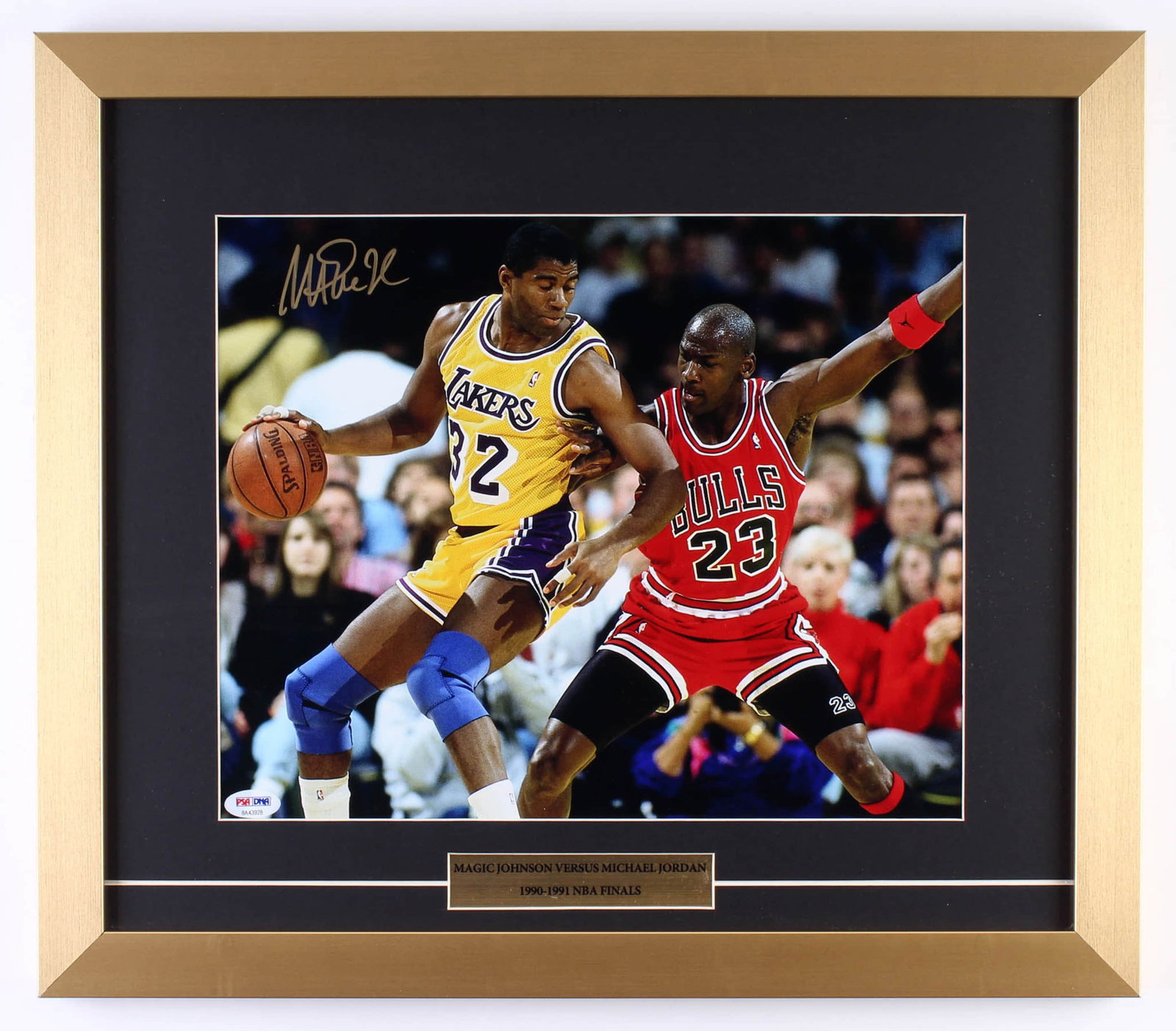 "32 to 23, Magician" Johnson. a 14-inch poster photo against Jordan -PSA on-site witness appraisal (1 of 4)