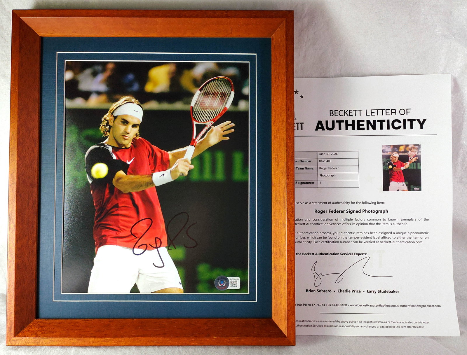 . Photo of Federer, the King of Tennis-Identification by -Beckett(BAS) (1 of 5)