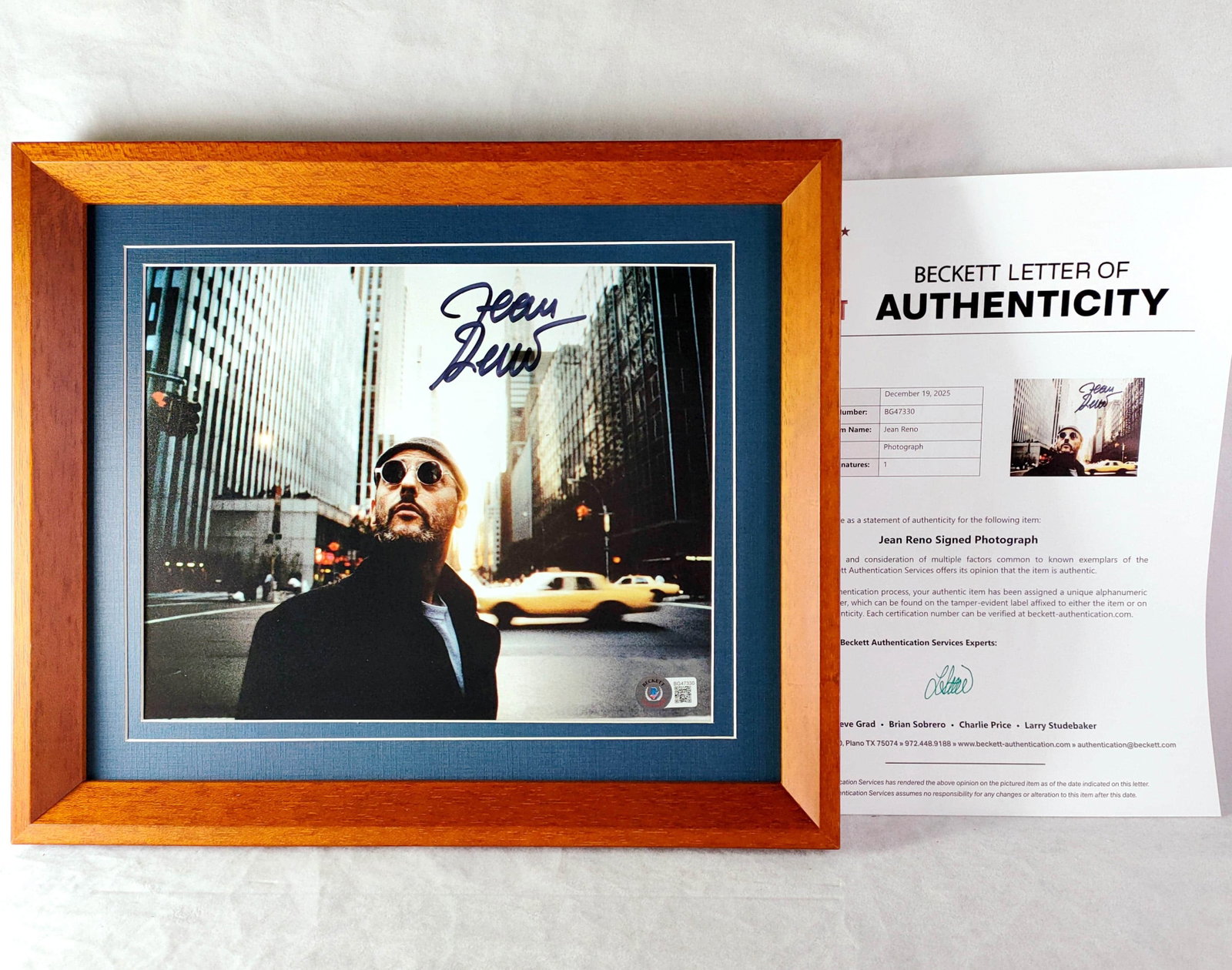 The famous French movie star" Jean Reno. the stills of the film "This killer is not too cold: "The famous French movie star" "Jean Reno. the stills of the film" This killer is not too cold "(the photo is about 10 inches, framed). The photo image is the stills of the classic film" This killer i