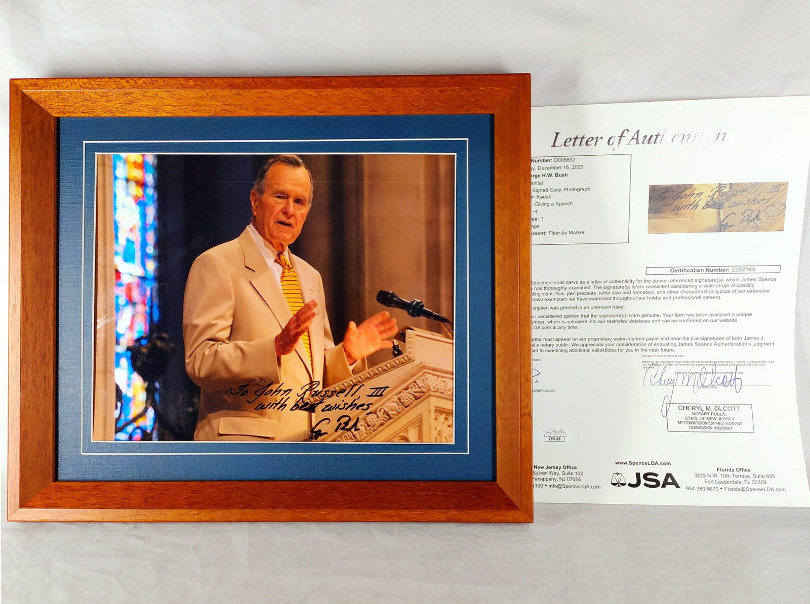 "The 41st President of the United States" Bush's. photo -JSA identification: The. photo of the" 41st President of the United States "George H.W. Bush (the photo is about 10 inches and has been framed). The photo is a bust portrait of former US President George W. Bush's speech
