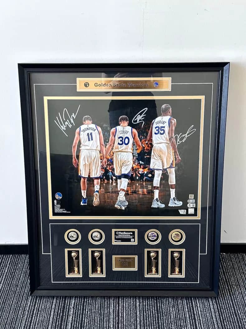 Curry Durant Thompson the Warrior poster tsunami brothers.: Curry Durant Thompson the Warrior poster tsunami brothers.20-inch 2017 Finals with Clear .Beckett anti-counterfeiting label with Fa and usasm can be found in official website.Beautifully framed