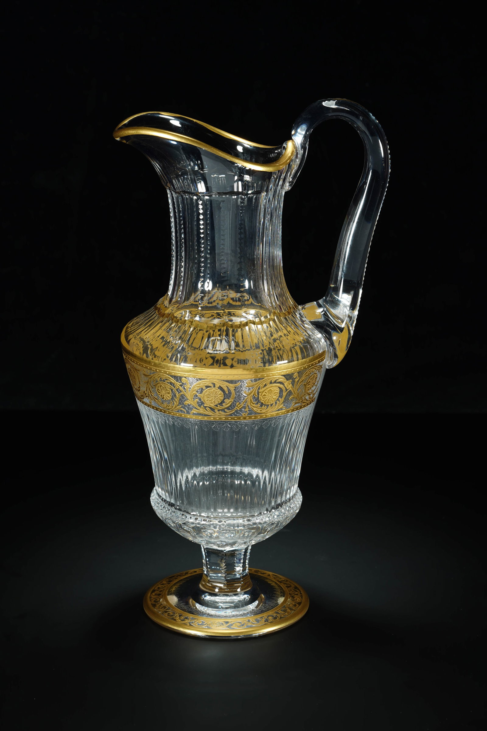 This "Golden English Thistle" series of French Royal Saint Louis is decorated with crystal: Year: 1980s.Style: Louis XVI styleMaterial: crystal, goldSize: height 31 cm, width 15.5 cm, bottle mouth diameter 10.5 cm.Origin: France SAINT-LOUIS Crystal Factory (1767-present)Introduction: This se