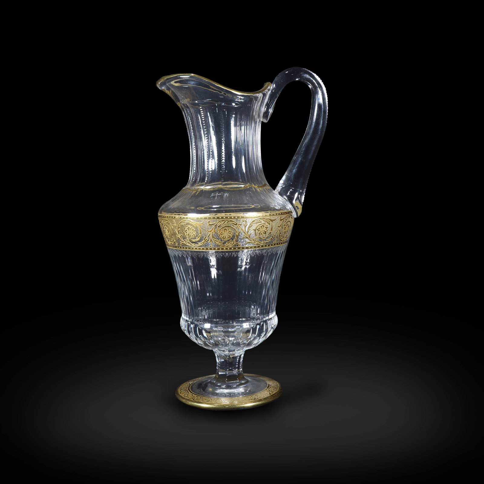 This "Golden English Thistle" series of French Royal Saint Louis is decorated with crystal: Year: 1980s.Style: Louis XVI styleMaterial: crystal, goldSize: height 31 cm, width 15.5 cm, bottle mouth diameter 10.5 cm.Origin: France SAINT-LOUIS Crystal Factory (1767-present)Introduction: This se