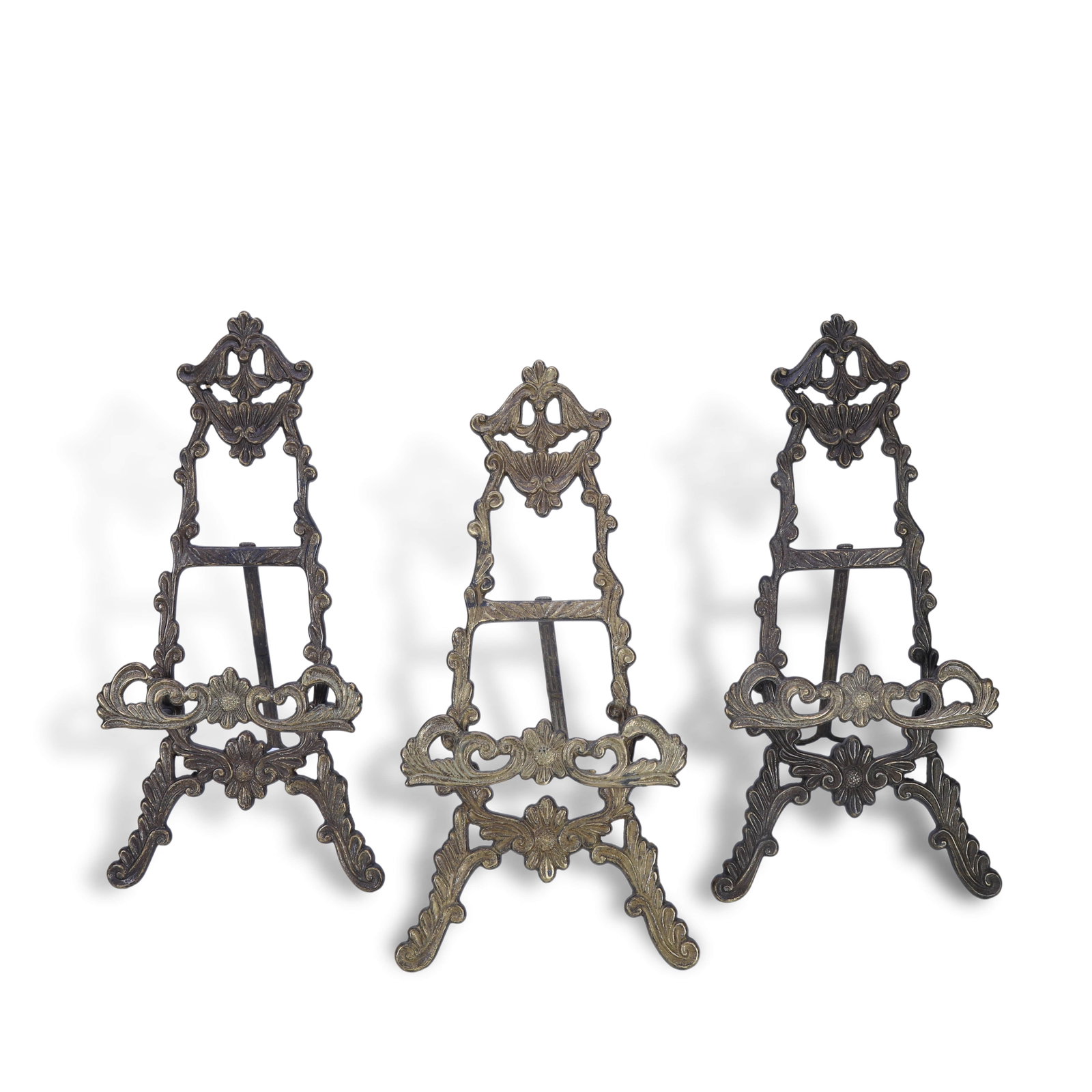 Italian bronze gilded exhibition stands in baroque court style in 1970s and 1980s. (1 of 5)