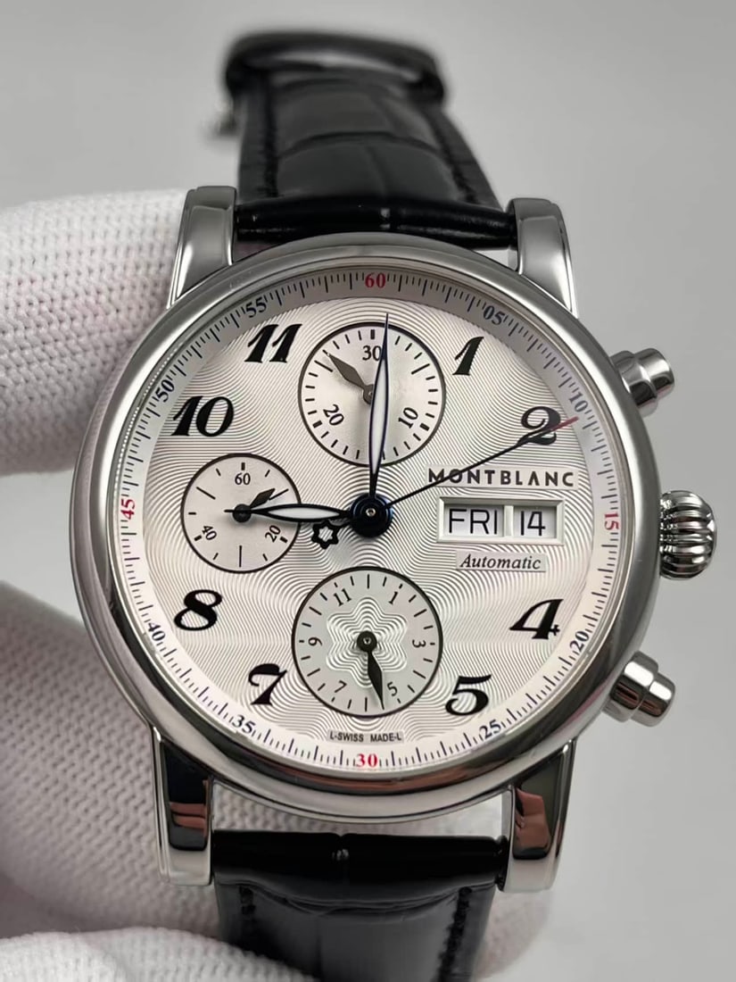 Montblanc. Star Series U0106466 Men's Watch: Montblanc. Star Series U0106466 Men's Watch 39mm fine steel Case Silver-white inlaid dial Three-eye chronograph double calendar display automatic movement back transparent bottom cover sapphire watch 