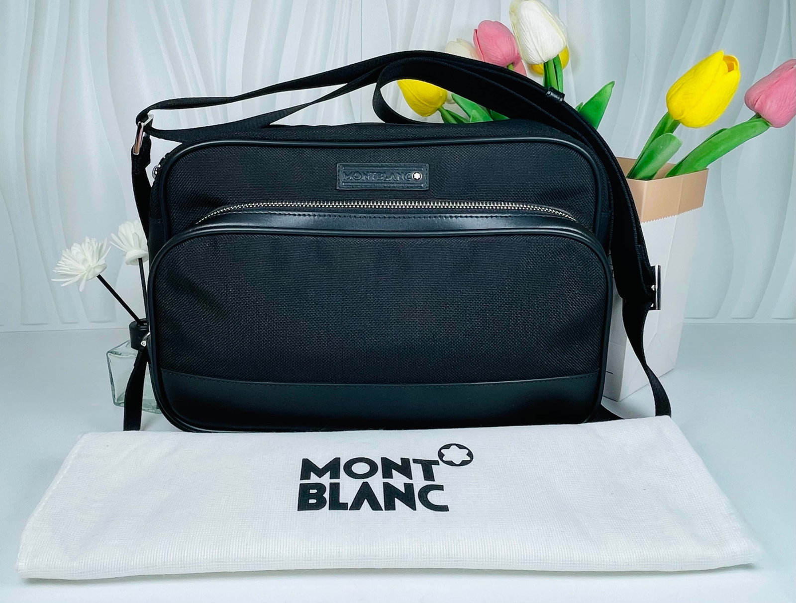 Montblanc. Daban series leisure slung camera bag: Montblanc. Daban series leisure slung camera bag brand-new unused black wear-resistant fabric stitching smooth leather front external zipper compartment internal storage space is sufficient with adjus