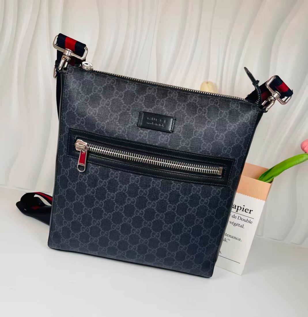 GUCCI Gucci. presbyopic Logo leather logo striped ribbon shoulder strap canvas patchwork: GUCCI Gucci. reading Logo leather logo striped ribbon shoulder strap canvas patchwork messenger bag shoulder bag men's black and gray size 27 * 30 * 4.5cm.