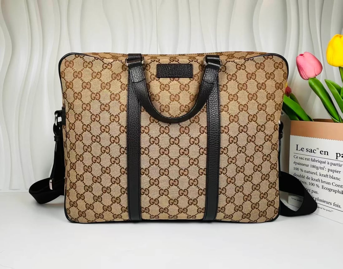 Gucci. Classic GG canvas series briefcase (1 of 9)