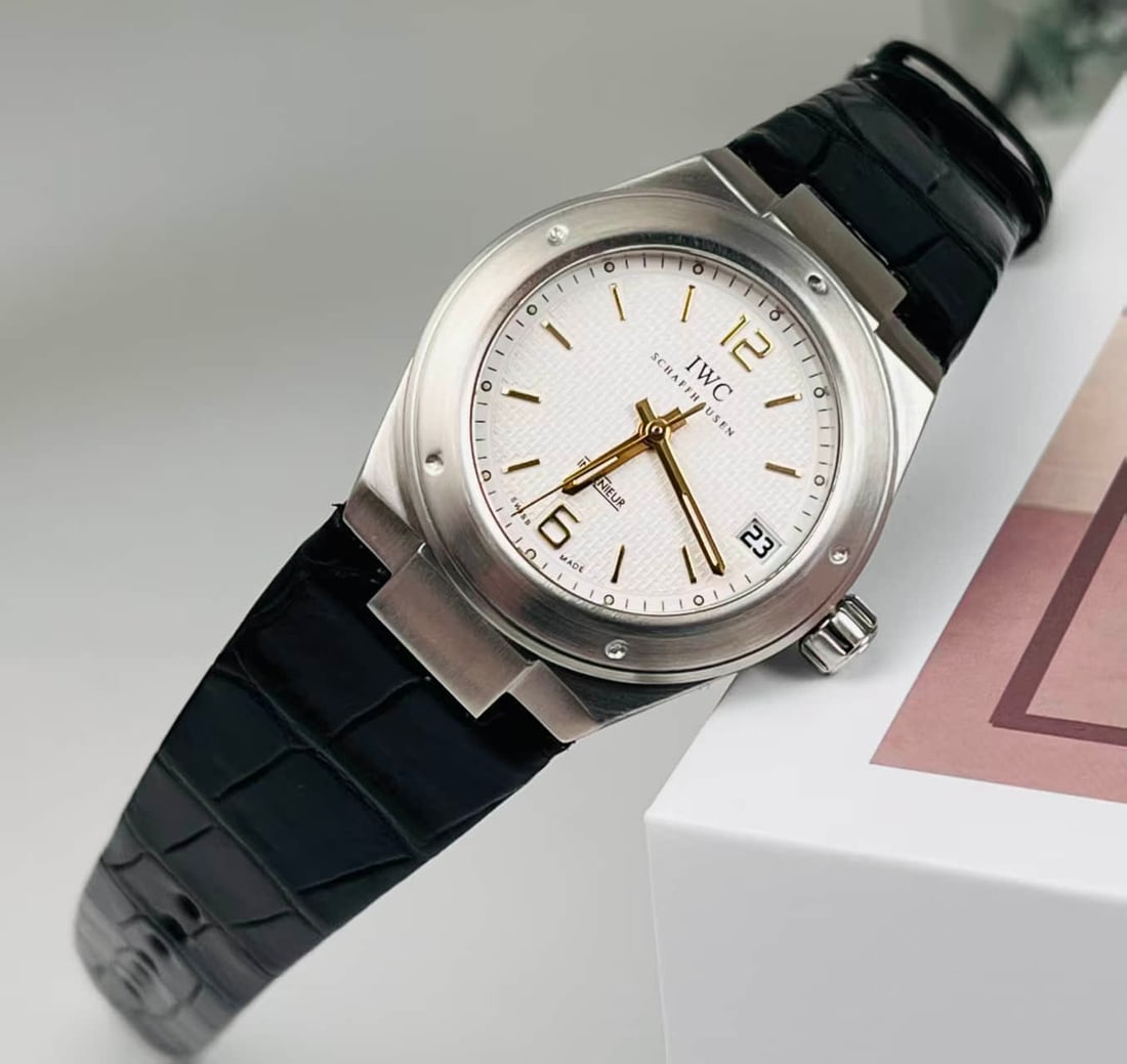 IWC. IW451504, IWC Watch Engineer Series: IWC. IW451504 34mm fine steel watch case silver-white radial dial 42-hour power dense bottom design of automatic movement with rod-shaped time scale.