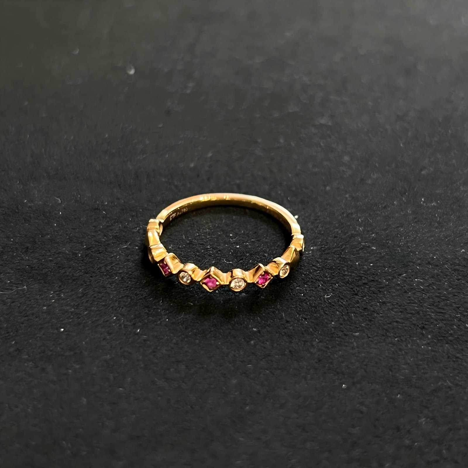 Ruby diamond ring: Wt:1.6g