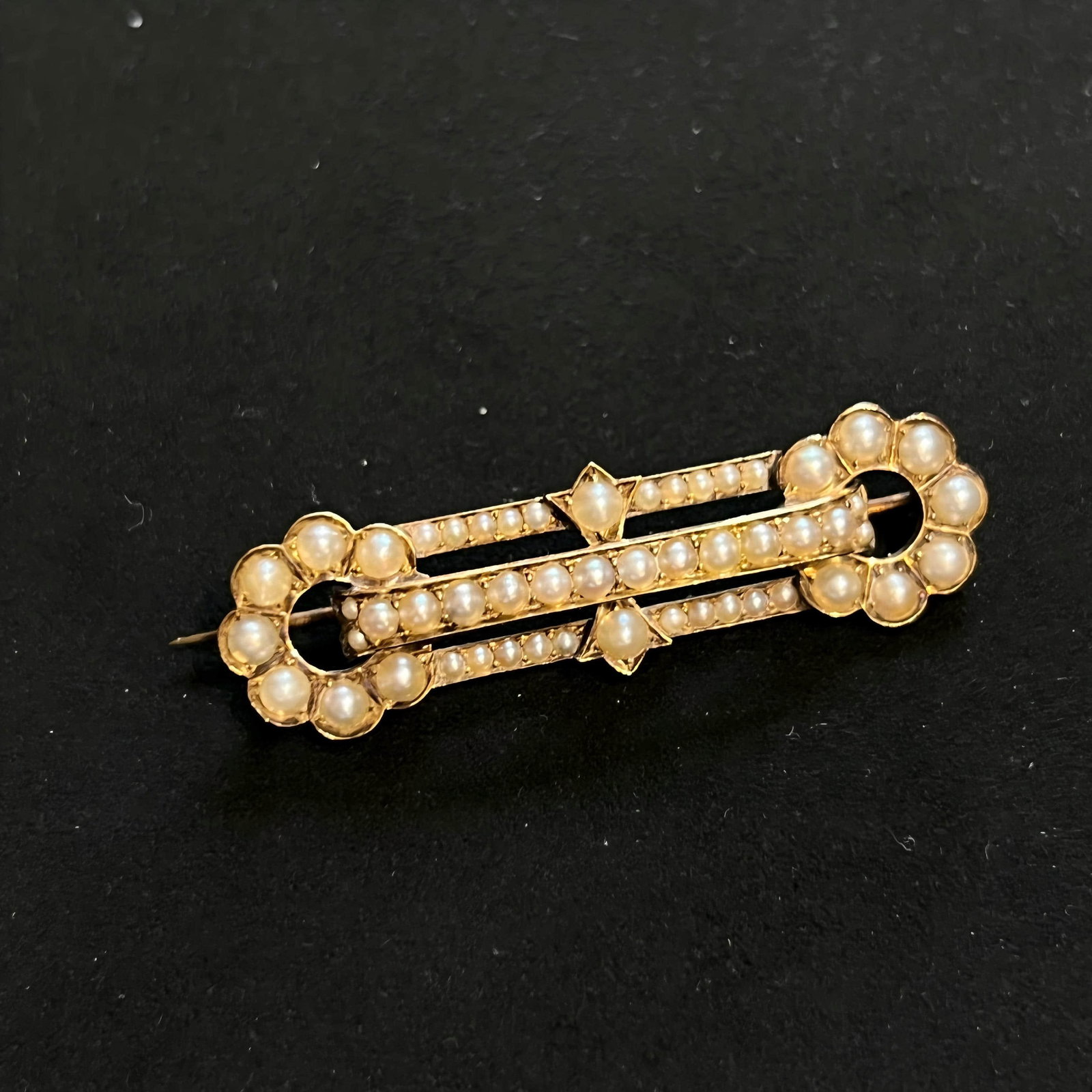 Millet bead brooch: Wt:8.46g
