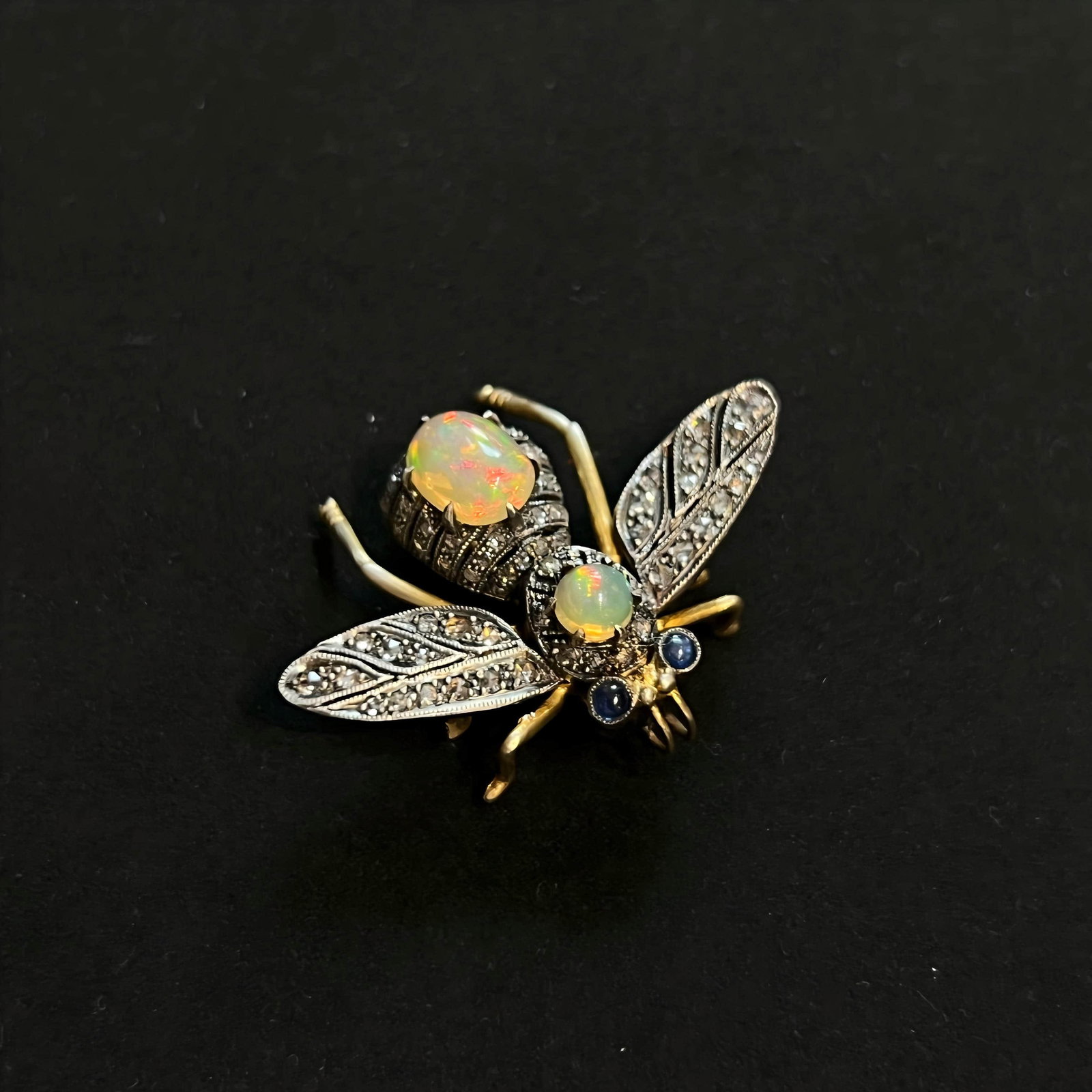 Victorian Burt's Bees brooch: Wt:6.58g