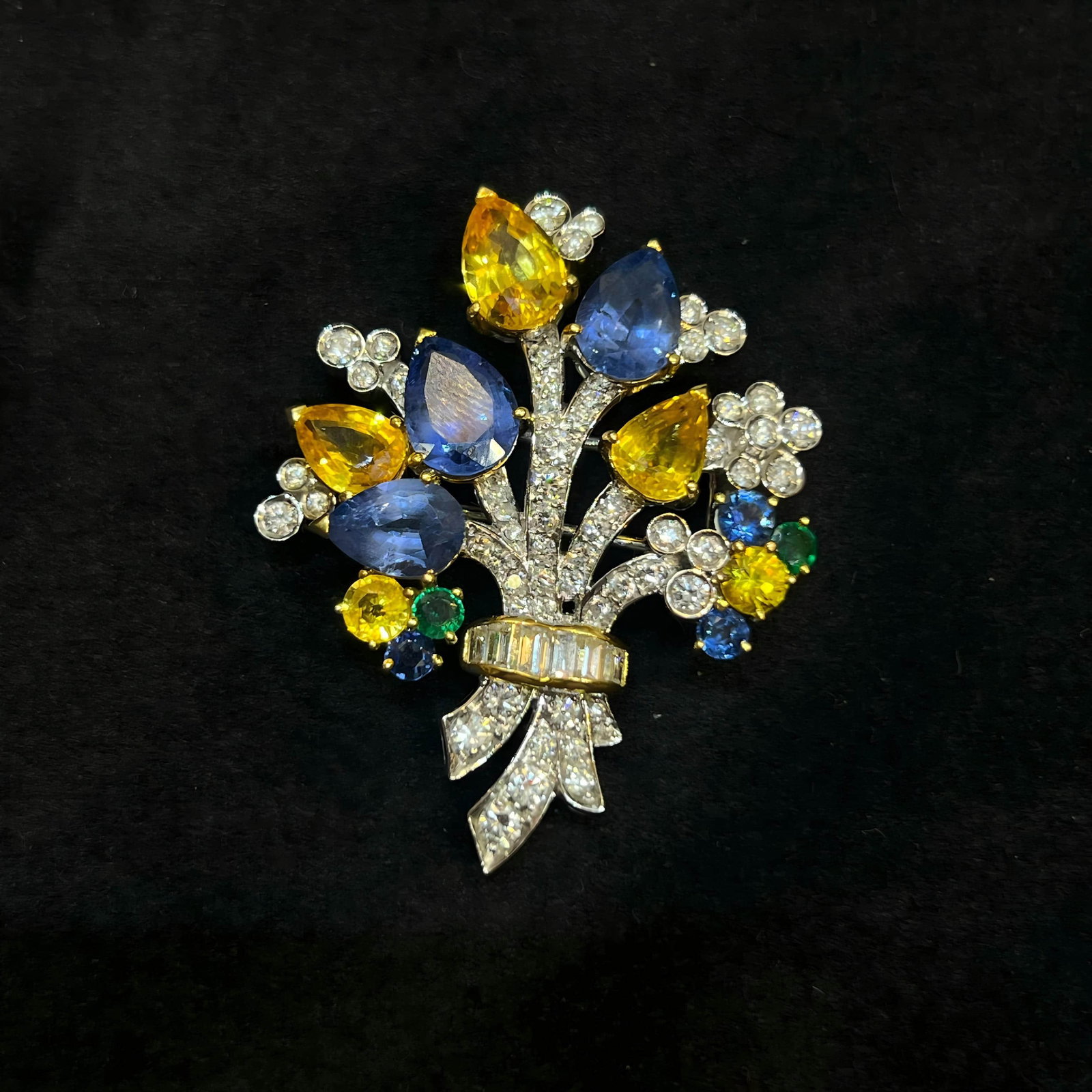 1940-50 sapphire diamond brooch: "Blue gems: Sri Kalan has no burning blue gems.There are burnt yellow sapphires+diamonds +18K gold.Attached CGRL certificate+Chinese certificate "Wt:22.4g