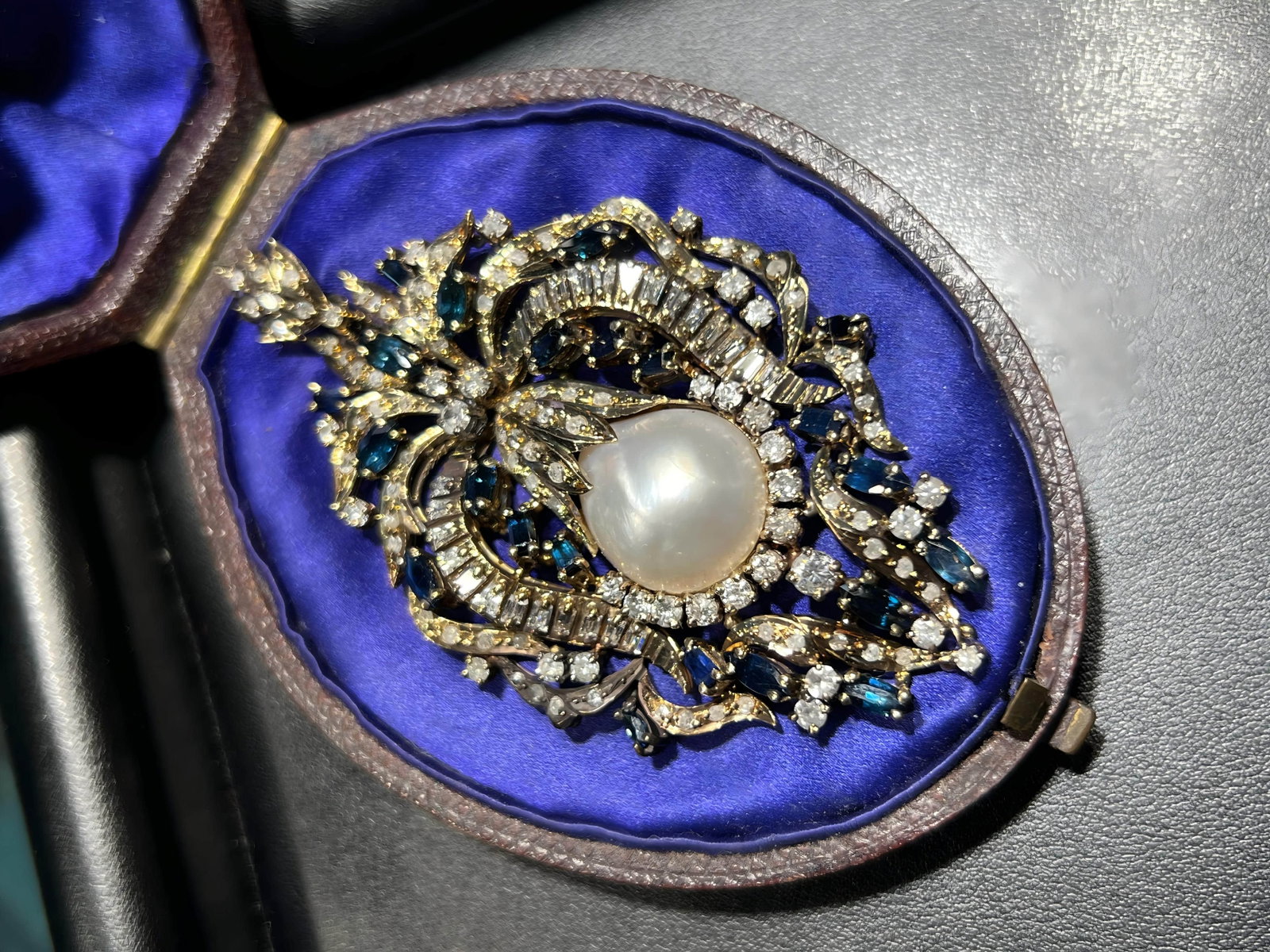 1940-50 Pearl Sapphire Pendant: Australian white pearl about 15mm, sapphire, diamond.Total weight 33.7g, 2 Chinese certificates. Wt:33.7g