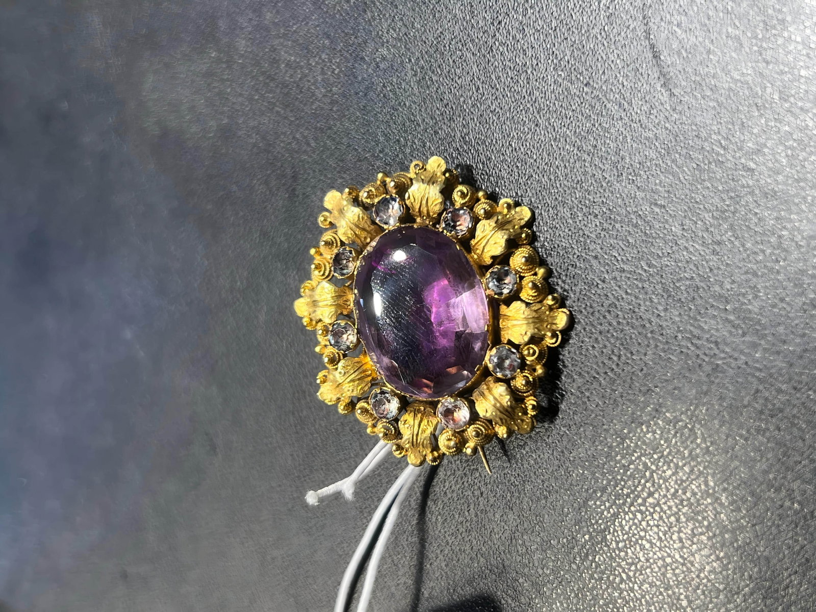 Georges filigree amethyst brooch: 18K gold certificate CGRL Wt:10.4g