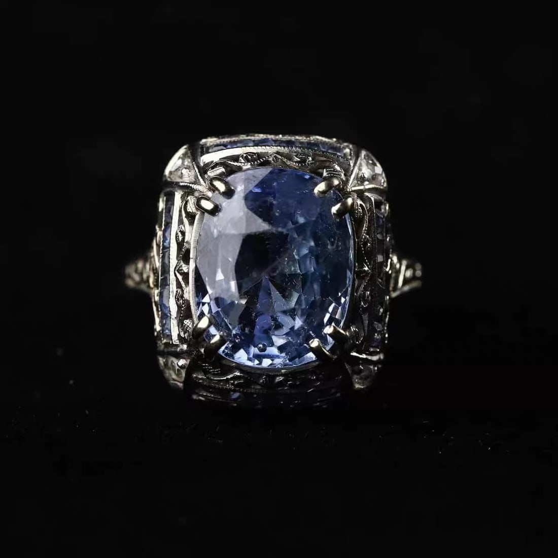 ART DECO European Antique Jewelry Italian Sri Lanka 7 Carats Non-burnt Blue gem ring: During the ART DECO period (1925-1935), the Italian custom-made gem ring without burning blue was handmade in 18k gold as a whole. The main stone was 7g Sri Lankan sapphire without burning blue, the