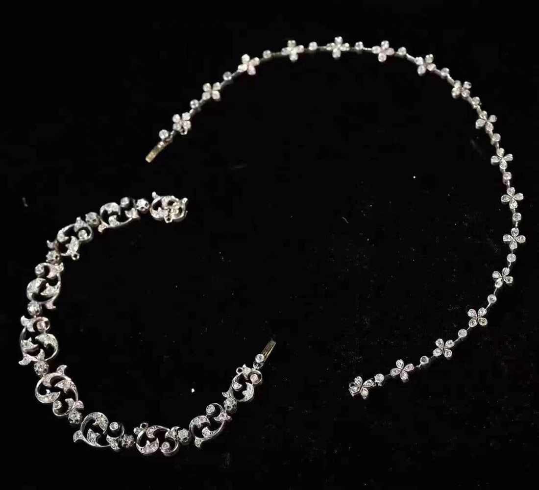 Victorian French custom gold and silver stacked diamond necklace bracelet set 18k: Victorian (1837-1901) French custom-made gold and silver diamond necklace bracelet set, the overall 18k gold hand-backing, silver, luxury full of old cut diamonds, can beDivided into bracelets and nec