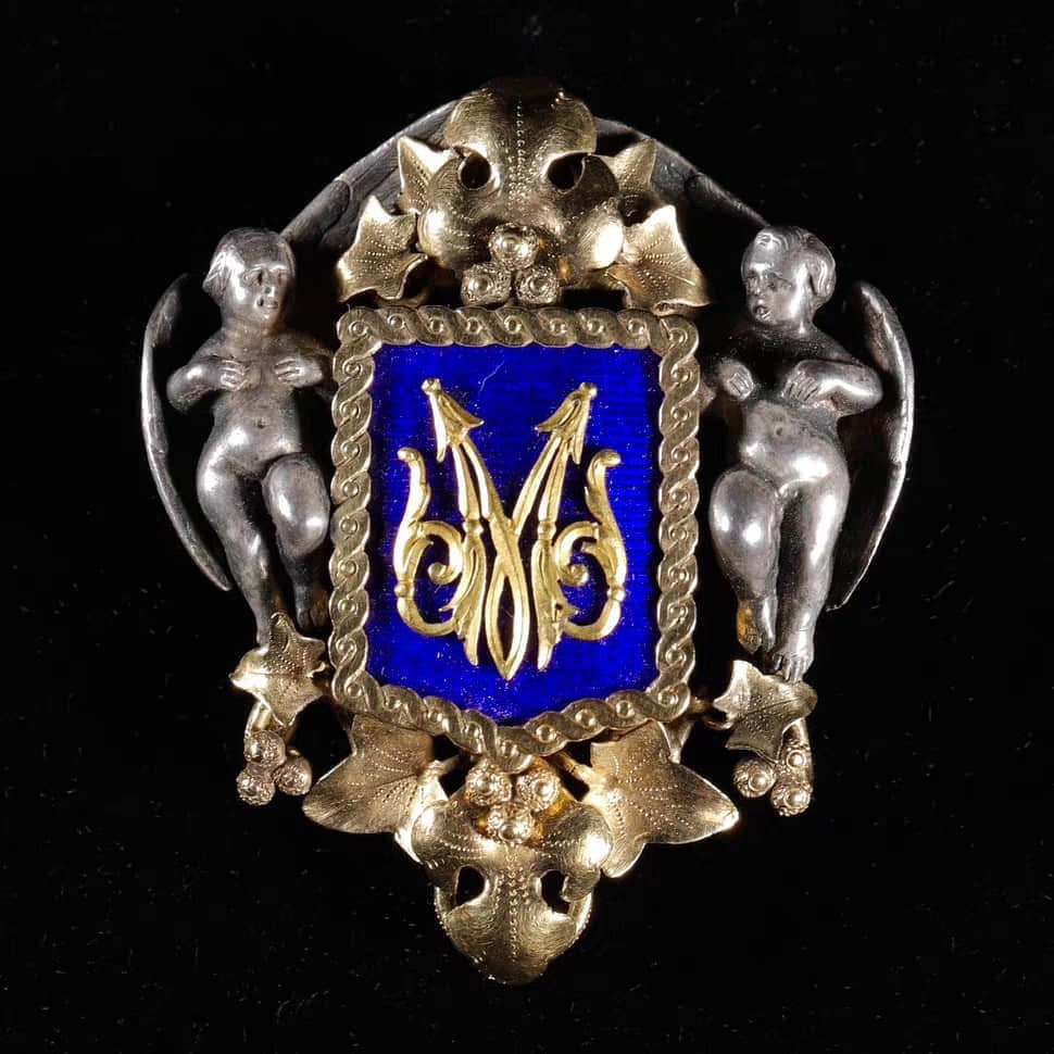 Angel Pendant in Art Nouveau 18k Gold Engraved Enamel Ivy Wing Family Emblem: During the Art Nouveau period (1880-1920), European aristocrats customized family emblem pendants, and the letter "M" was hand-carved in 18K gold on the background of the royal blue cobalt blue enamel