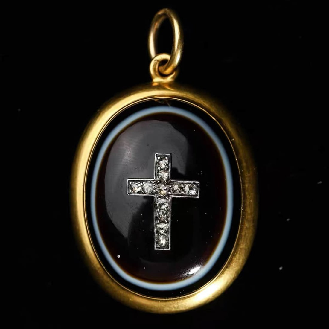 Victorian European antique jewelry diamond cross 18k gold silk agate pendant: Victorian period (1837-1901)Diamond cross gold silk agate pendantAnd noble, perfect appearance, full of artistic sense, complete steel seal.The whole piece of silk-wrapped agate is inlaid with an old-