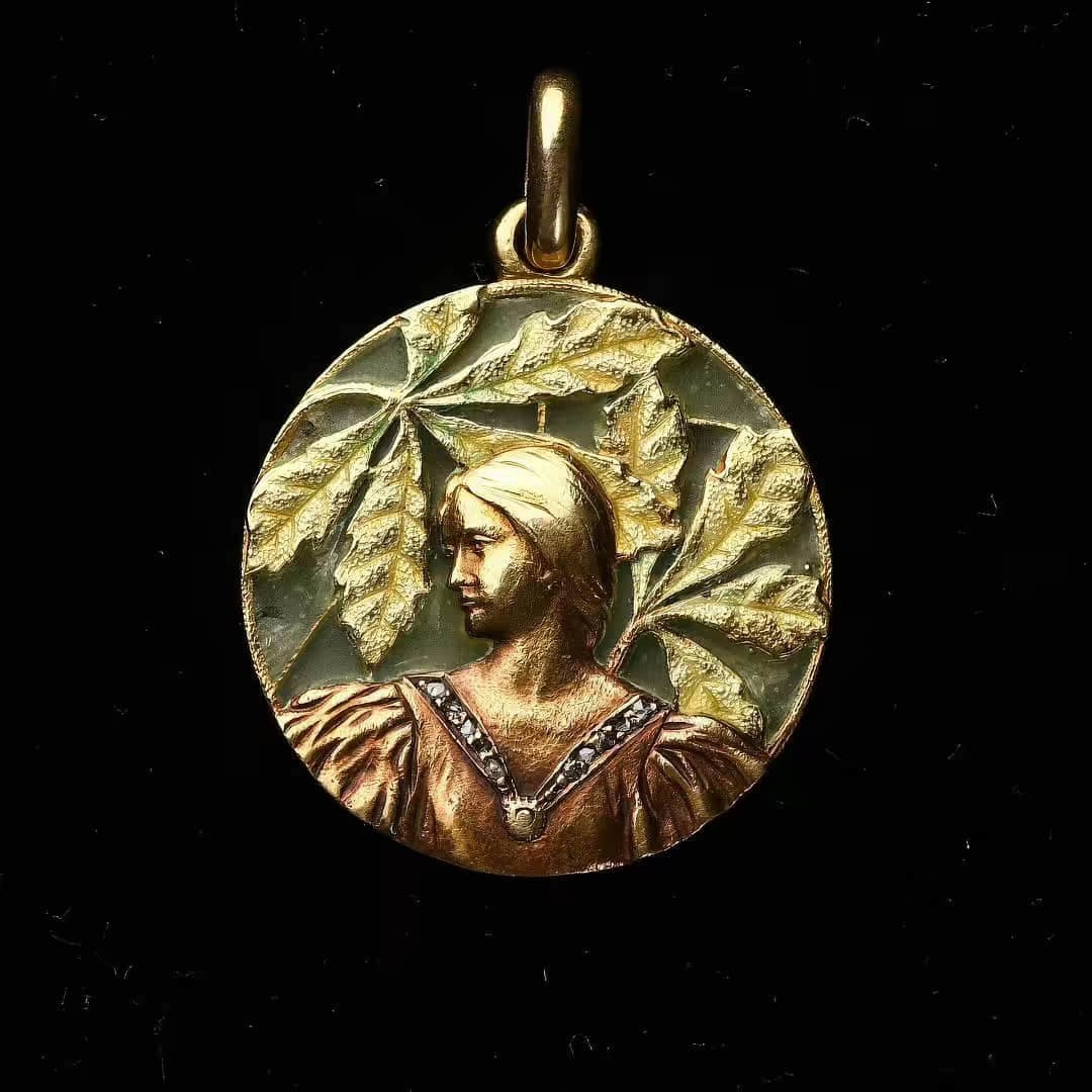 MASRIERA Masariel Empty Window Enamel Gold Pendant Art Nouveau 21K Gold in New Art Period.: MASRIERA Masriel Empty Window Enamel Gold PendantArt Nouveau in the New Art Period (1880-1920)The whole 21K gold is hand-made, but it takes more than 4 times to make it with the theme of the figure