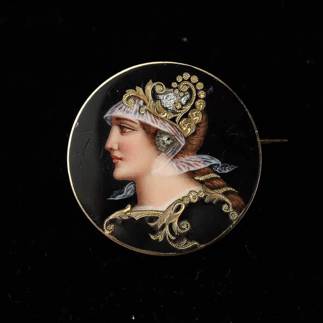 Art Nouveau Renaissance style antique 18k gold miniature enamel brooch in Art Nouveau period.: Art Nouveau(1880-1920) in the Art Nouveau period, the Renaissance antique gold miniature enamel portrait brooch is a classic jewelry work in the transitional period from late Victoria to Art Nouveau. 