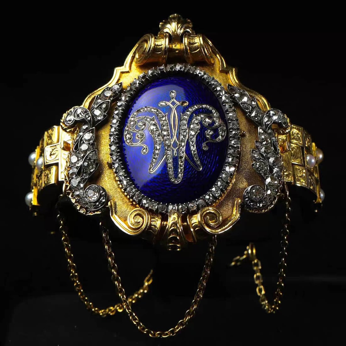 Charles Louis lun on Bonaparte period European antique detachable gold enamel diamond bracelet: During Charles Louis lun on Bonaparte's period (1852-1870), the whole European antique detachable gold enamel diamond bracelet was hand-made in 22K gold, which was the golden age of European antique j