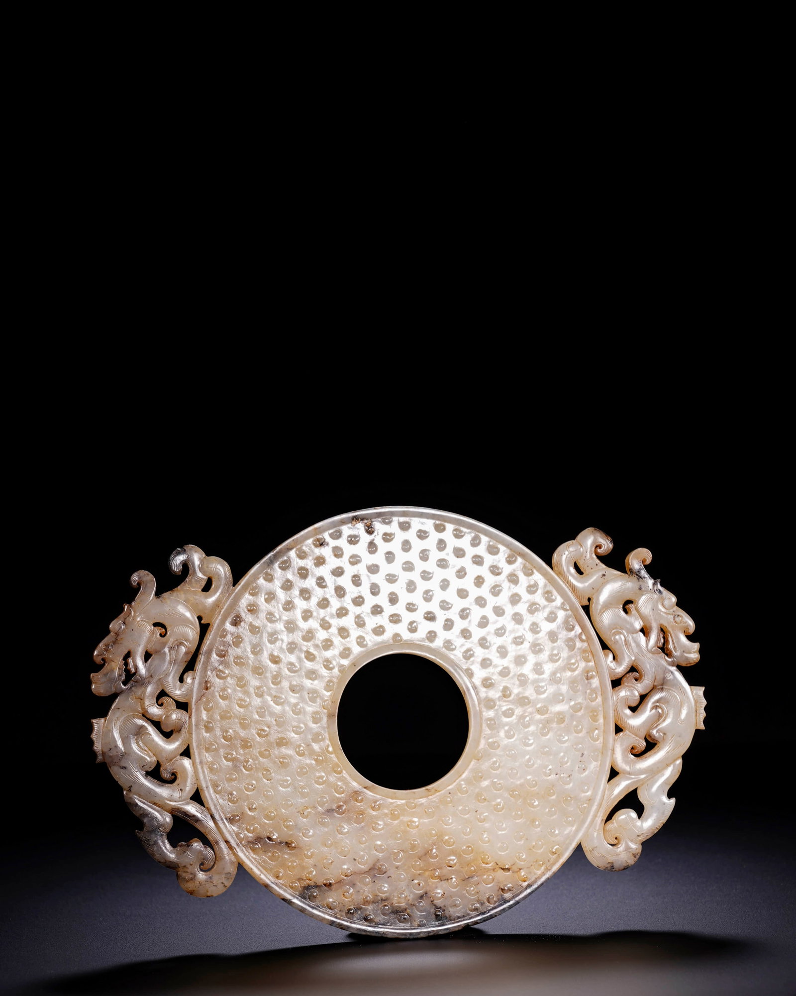 In the Warring States period, double dragons came out of the valley with jade carvings.: L:16cm H:11cm