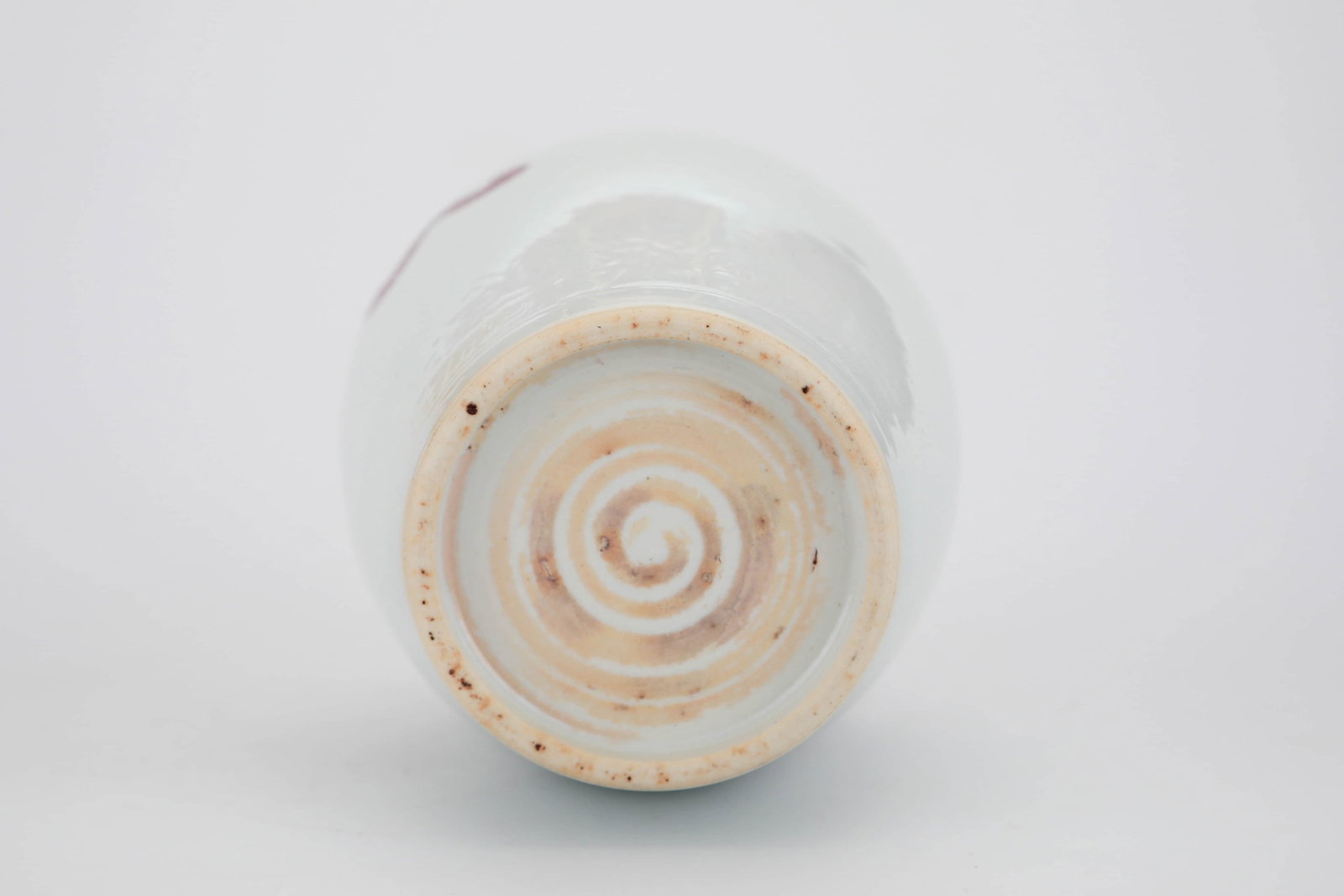 Long-necked bottle with red cloud dragon pattern in clear glaze - 7