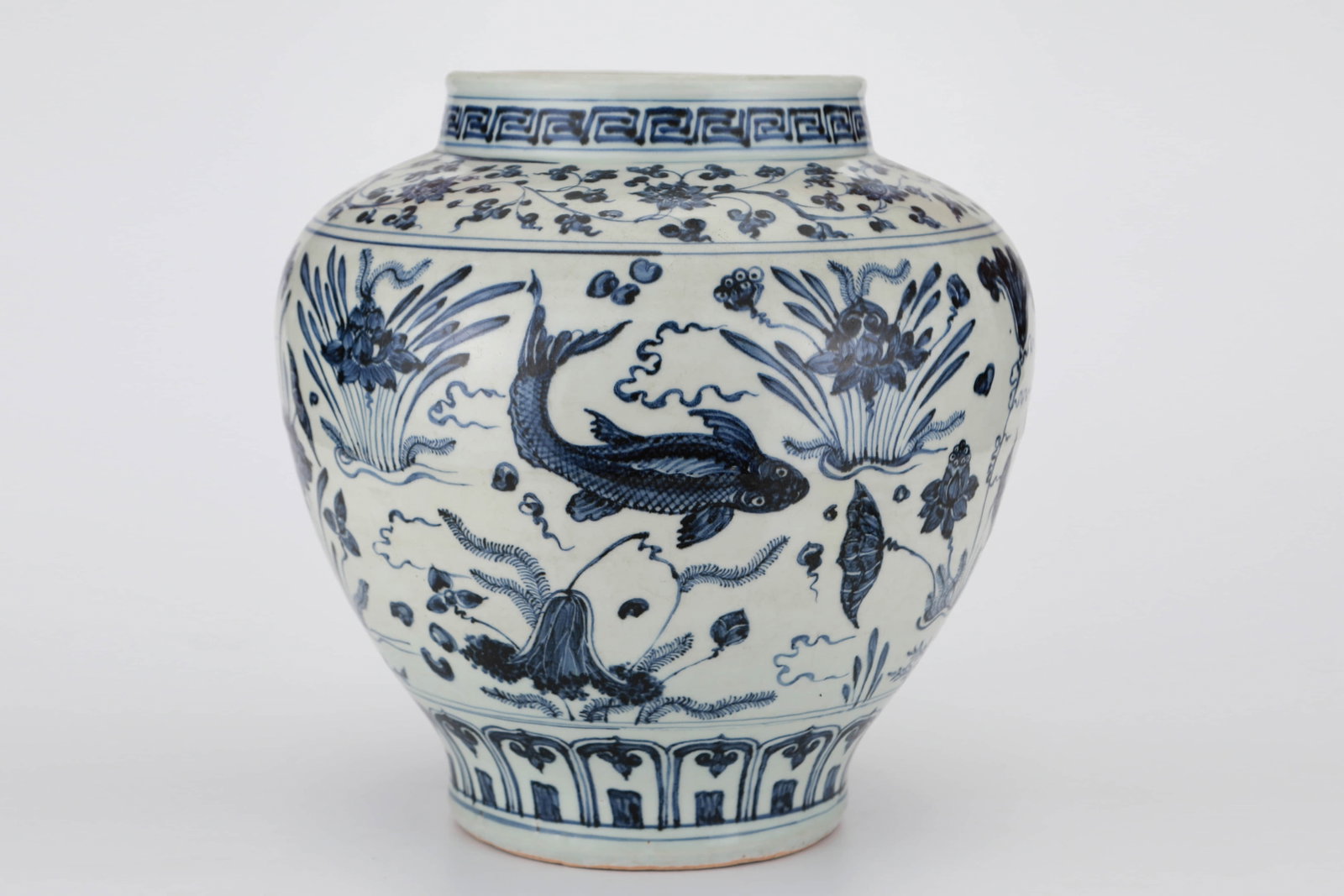Blue-and-white fish algae-patterned jar - 2