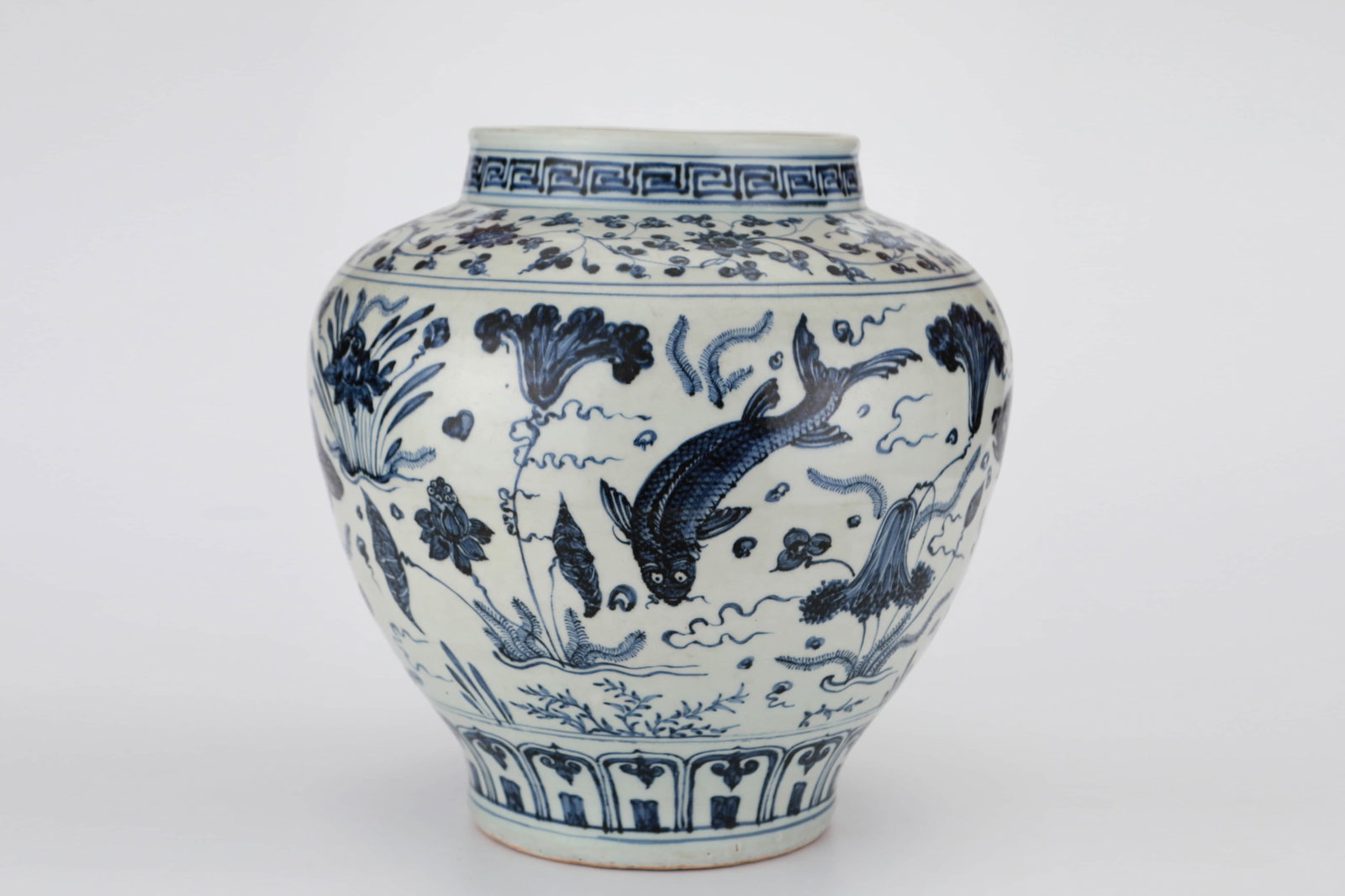 Blue-and-white fish algae-patterned jar - 3