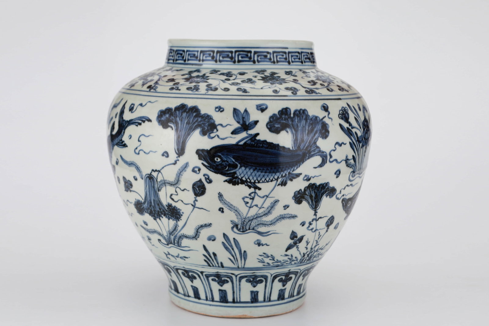 Blue-and-white fish algae-patterned jar - 4