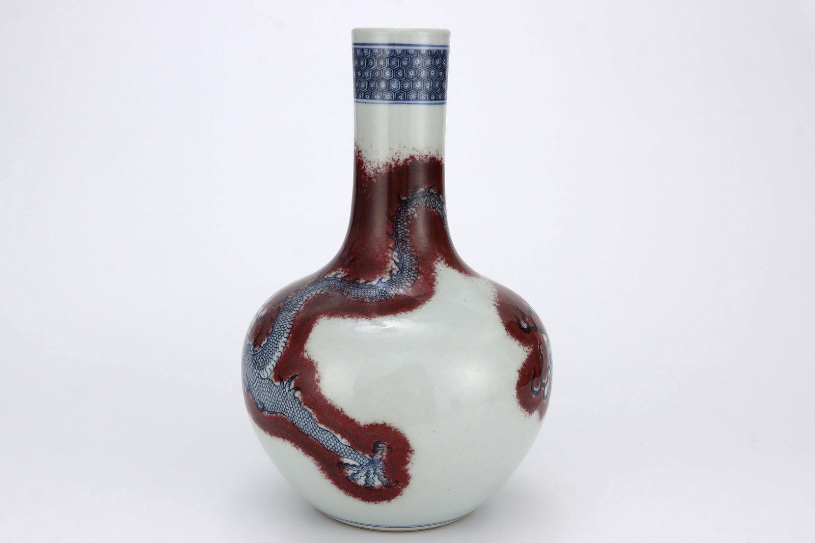 Blue-and-white glazed red-cloud dragon-patterned celestial bottle - 4