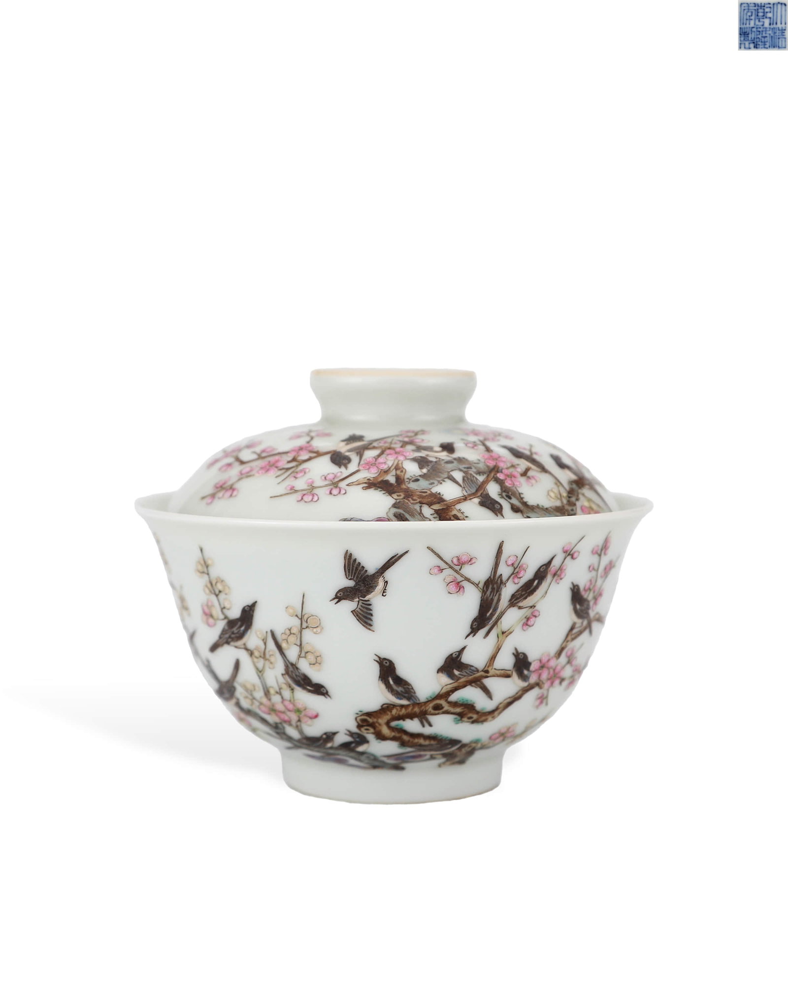 Qingganlong famille rose and covered the bowl.: H:8.8cm W??10.8cm