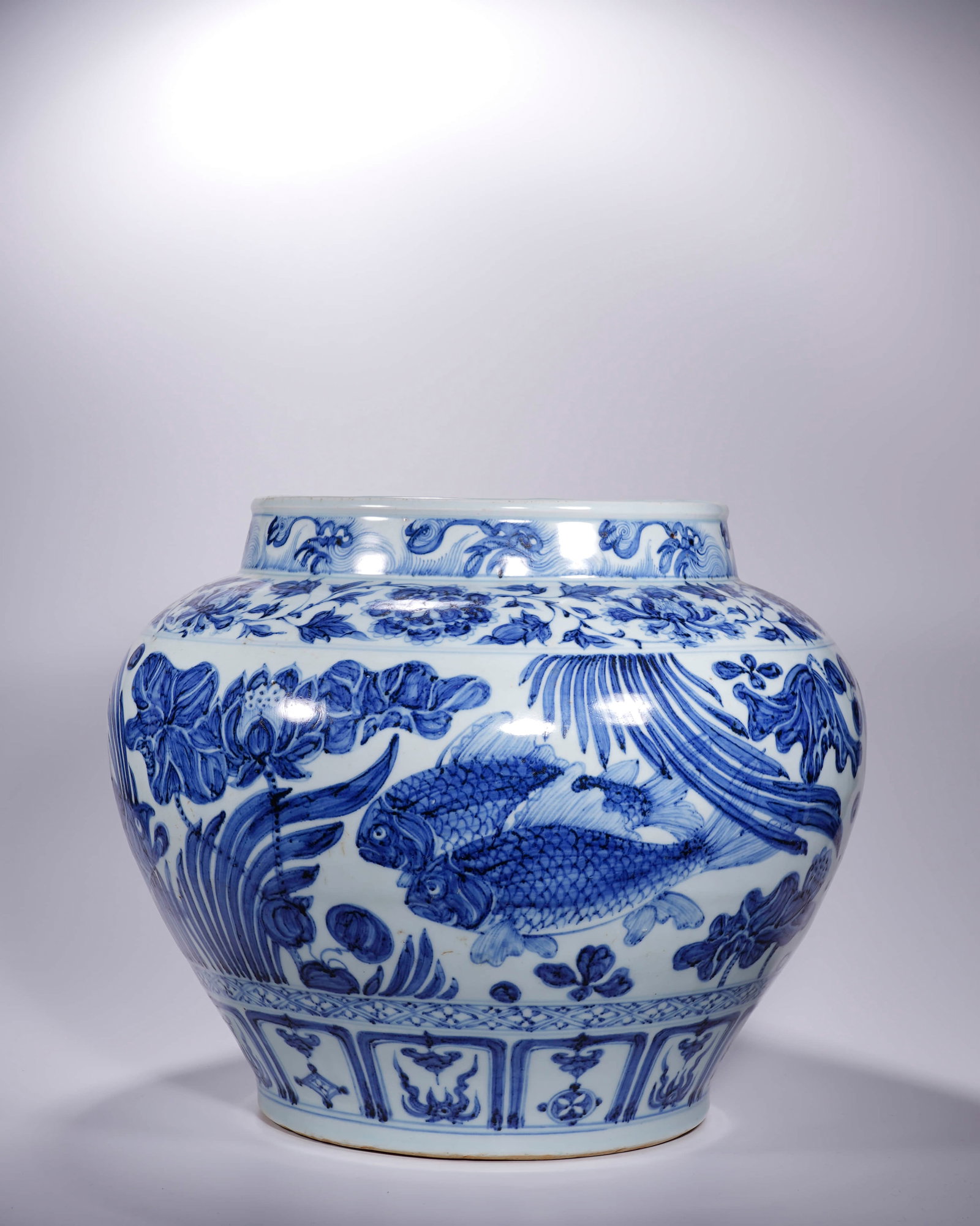 Blue-and-white fish algae-patterned jar - 4