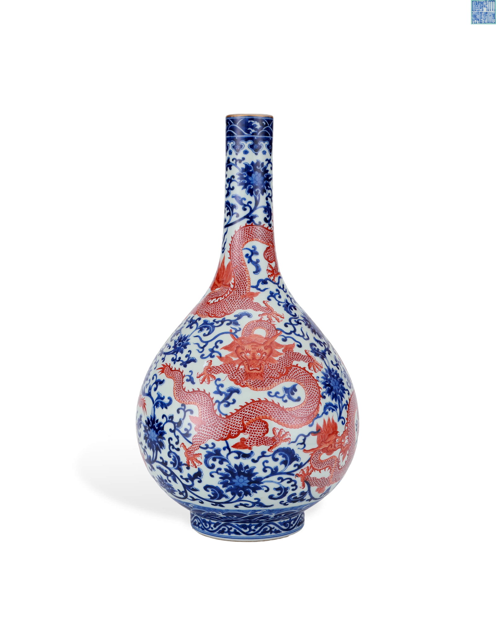 Qingganlong blue-and-white glazed red dragon wears a flower pattern bottle with tangled branches.: H:40.3cm W??21.5cm