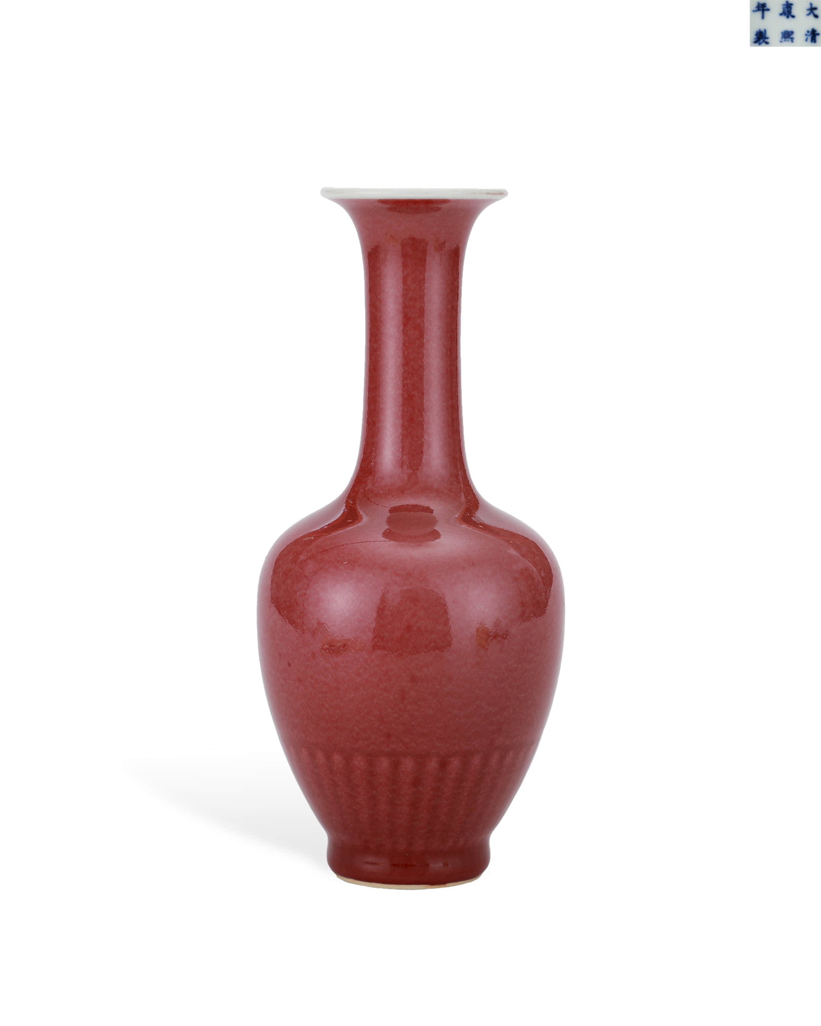 Qing Kangxi cowpea red glaze chrysanthemum petal pattern long neck bottle: H:19.5cm W??8.8cm