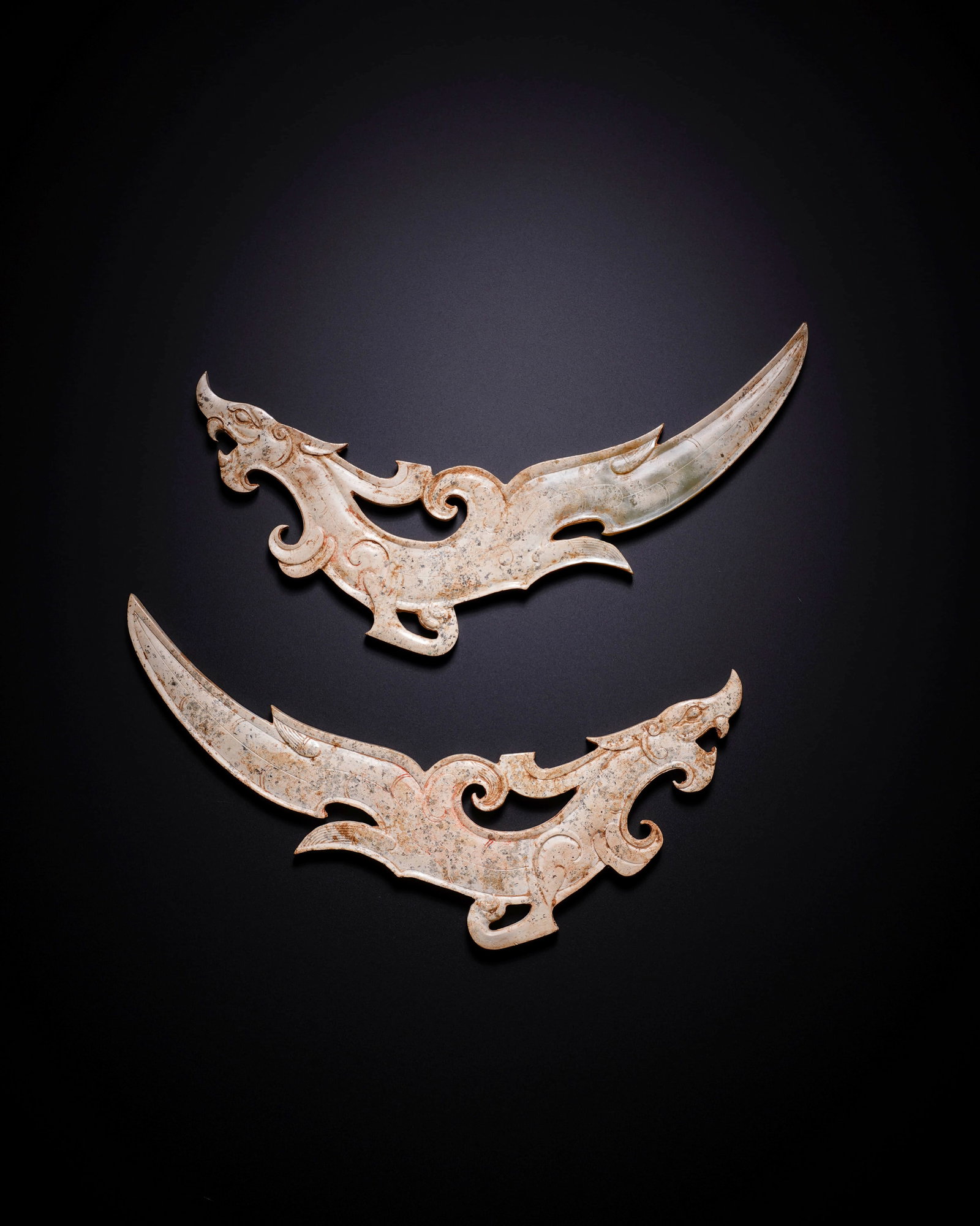 A pair of jade dragons in the warring States period: L:12.2cm H:5.7cm /L:12.3cm H:6cm
