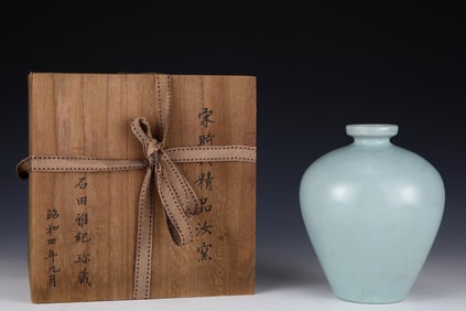 An Exquisite Ru yao Sky Blue Glazed Vase